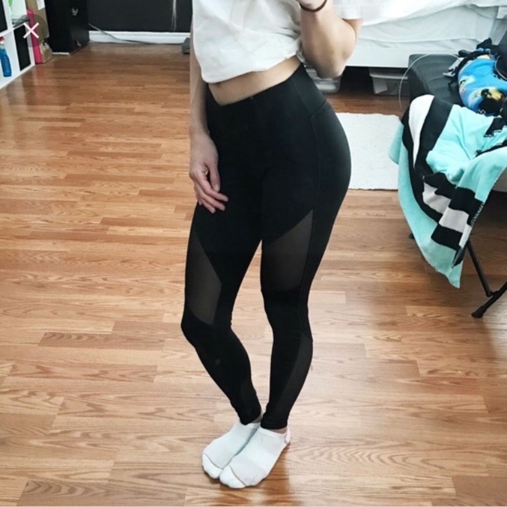 Victoria’s Secret Ultimate Leggings - Mesh Cutouts